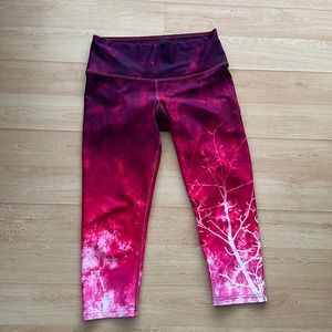 Red My Inner Fire crop leggings size 8